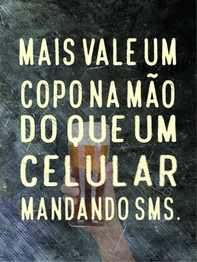 Placa Decorativa Frases de Boteco - Mais Vale um Copo na Mão do que um Celular Mandando SMS