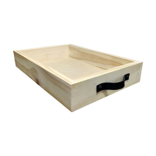 Bandeja Decorativa Retangular Madeira Pinus Alça Couro Sintético - 28x42x7cm - Farmhouse