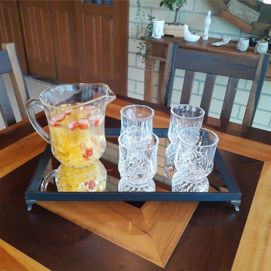 Bandeja Decorativa Espelhada Revestida Preta com Pezinho em Metal Prata Velho