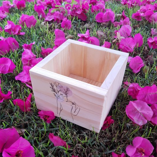 Cachepô Decorativo de Pinus com Estampa  - Silhueta Flores na Cabeça 15x15x10