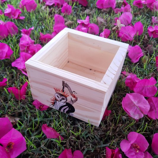 Cachepô Decorativo de Pinus com Estampa - Coruja com Harpa 15x15x10