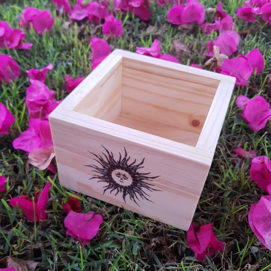 Cachepô Decorativo de Pinus com Estampa - Sol 15x15x10
