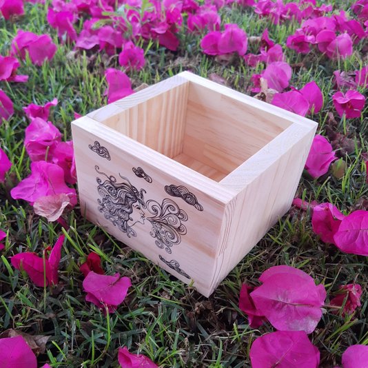 Cachepô Decorativo de Pinus com Estampa - Sopro 15x15x10