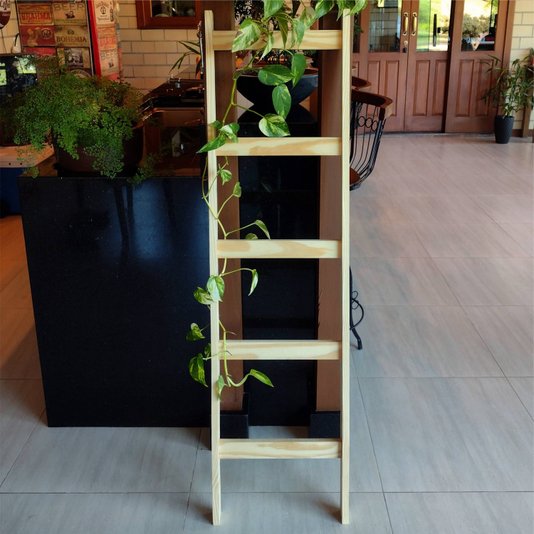 Escada Decorativa Organizadora em Madeira de Pinus Porta Revistas e Objetos 145cm - Farmhouse