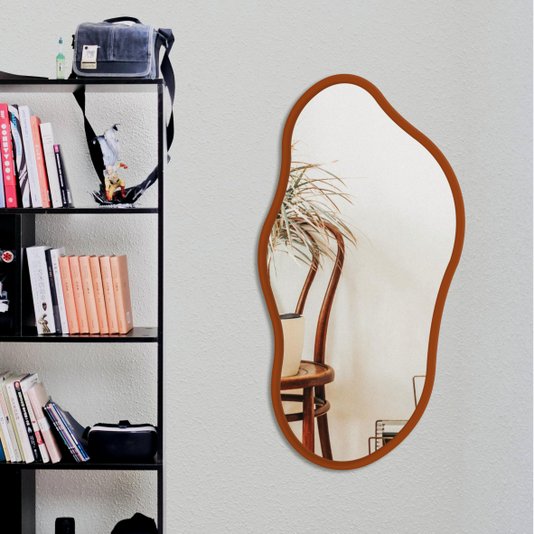 Espelho Orgânico Decorativo Médio Moderno Lapidado e MDF Laqueado Para Quarto - 44x84cm