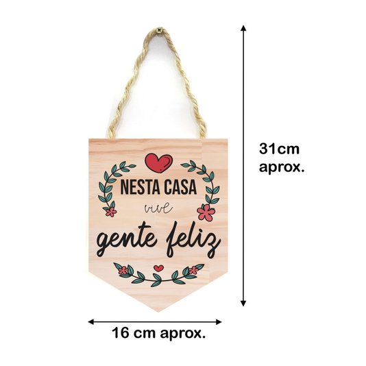 Flâmula Decorativa em Madeira Pinus Nesta Casa Vive Gente Feliz