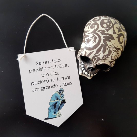 Flâmula Decorativa em Mdf 3mm com Estampa - Se Um Tolo Persistir na Tolice, Um Dia Poderá Se Tornar Um Grande Sábio