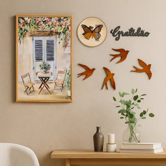 Kit Decorativo de Parede Estilo Boho para Sala, Quarto ou Escritório — Mesa com Cadeiras, Pássaros, Gratidão e Borboleta