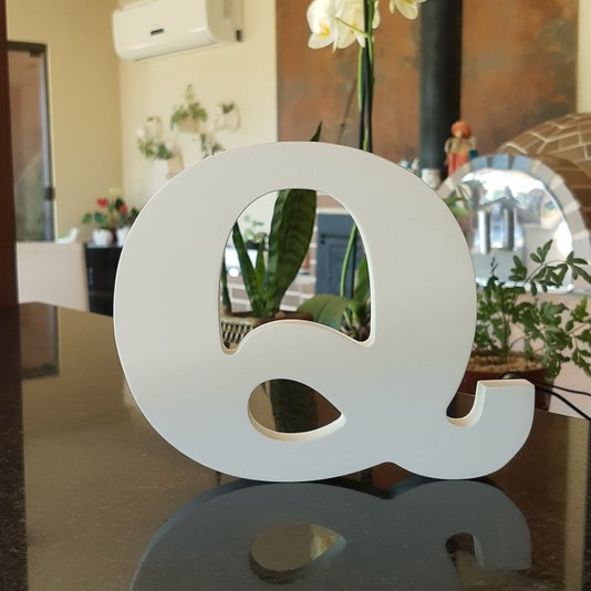 Letra Decorativa Q 15cm em Mdf 15mm