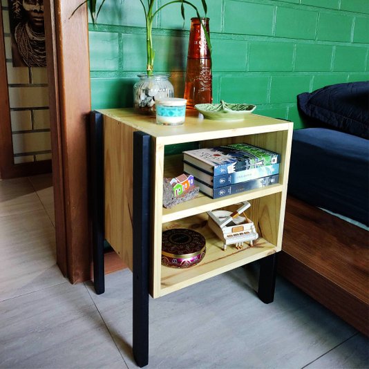 Mesa de Cabeceira Estilo Industrial - 55x38x44cm