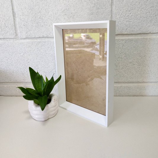 Moldura Chanfrada Inclinada para Quadros e Fotos com Fundo Mdf e Frente em Acetato - 2x3,8