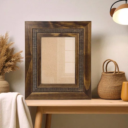 Moldura com Friso e Gravação de Padrão de Traços para Quadros e Fotos com Fundo Mdf e Frente em PS Cristal Transparente - 6,6x1,7