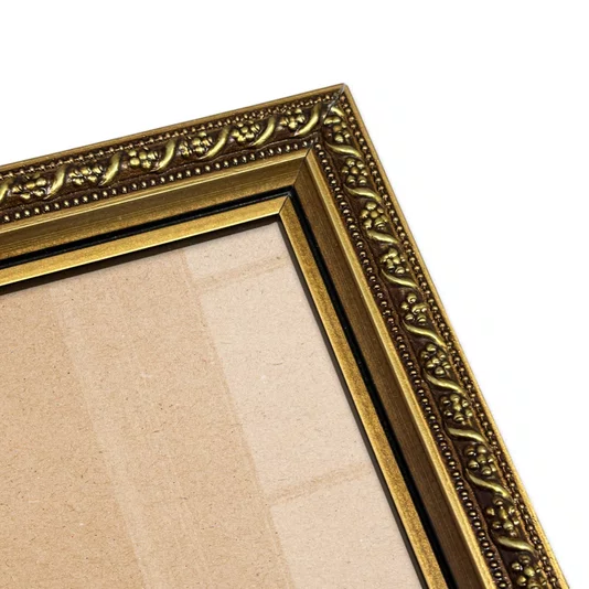 Moldura Com Gravação Floral Em Relevo Com Filete Perolado e Acabamento Dourado Metalizado Para Quadros E Fotos Com Fundo MDF e Frente Em PS Cristal Transparente - 2,1x1,8