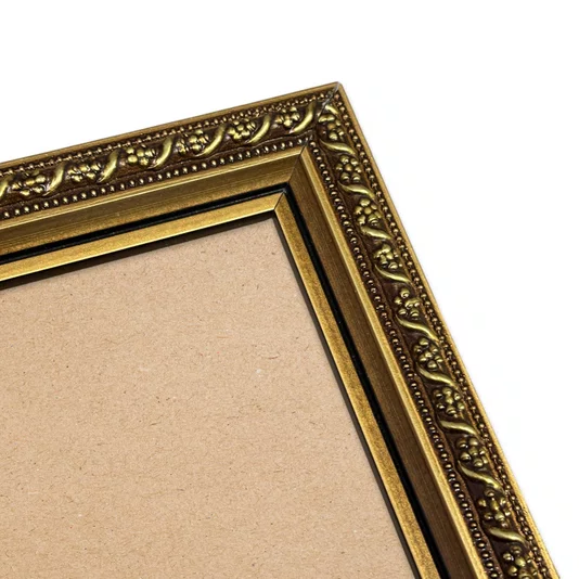 Moldura Personalizada Com Gravação Floral Em Relevo Com Filete Perolado e Acabamento Dourado Metalizado Com Fundo MDF- 2,1x1,8