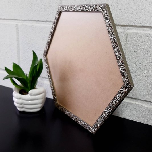 Moldura com Gravação de Folhagens Hexagonal para Quadros com Fundo em MDF e PVC Antirreflexo - 2x1