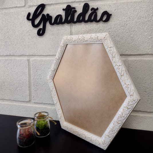 Moldura com Gravação de Folhas Ornamentais Hexagonal para Quadros com Fundo em MDF e PVC Antirreflexo - 3x1,5