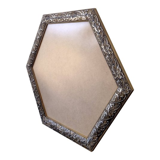 Moldura com Gravação de Folhas Ornamentais Hexagonal para Quadros com Fundo em MDF e PVC Antirreflexo - 3x1,5