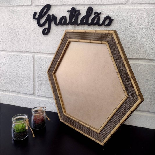 Moldura com Gravação de Bambu Hexagonal para Quadros com Fundo em MDF e PVC Antirreflexo - 4,5x1,5