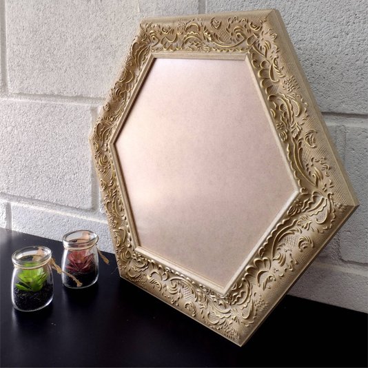 Moldura Provençal com Gravação Hexagonal para Quadros com Fundo em MDF e PVC Antirreflexo - 6x1,5