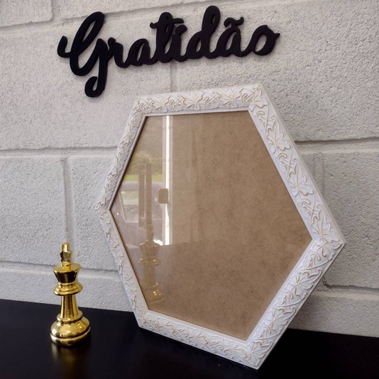 Moldura com Gravação de Folhas Ornamentais Hexagonal para Quadros com Fundo MDF e Vidro - 3x1,5