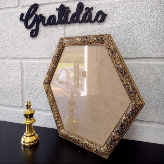 Moldura com Gravação de Folhas Ornamentais Hexagonal para Quadros com Fundo MDF e Vidro - 3x1,5