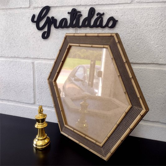 Moldura com Gravação de Bambu Hexagonal para Quadros com Fundo MDF e Vidro - 4,5x1,5