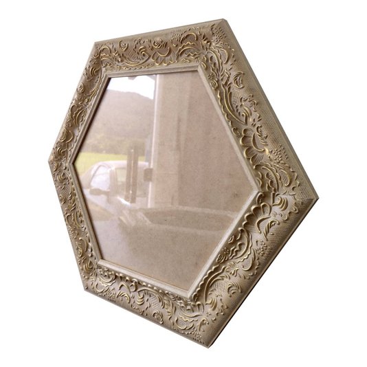 Moldura Provençal com Gravação Hexagonal para Quadros com Fundo MDF e Vidro - 6x1,5