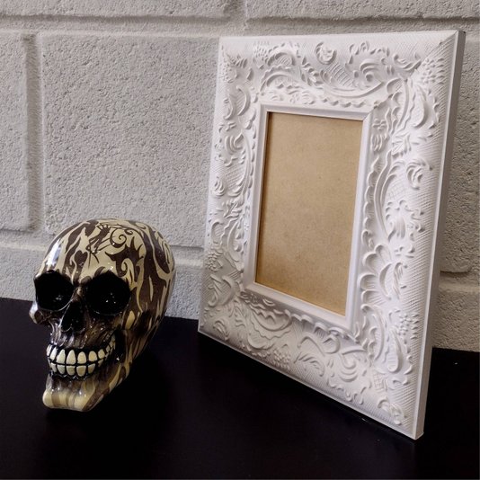 Moldura Provençal com Gravação para Quadros e Fotos com Fundo MDF - 6x1,5