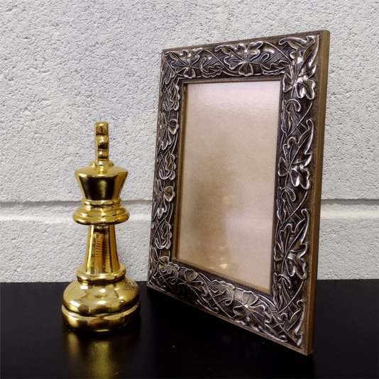 Moldura com Gravação de Folhas Ornamentais para Quadros e Fotos com Fundo MDF e PVC Antirreflexo - 3x1,5