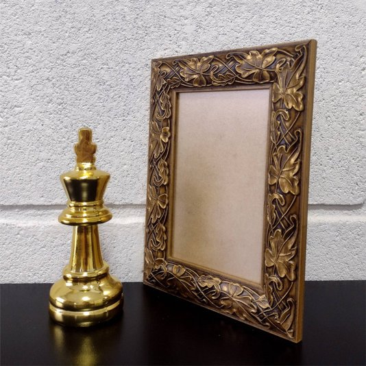 Moldura com Gravação de Folhas Ornamentais para Quadros e Fotos com Fundo MDF e PVC Antirreflexo - 3x1,5