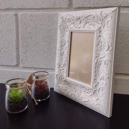 Moldura Provençal com Gravação para Quadros e Fotos com Fundo MDF e PVC Antirreflexo - 6x1,5