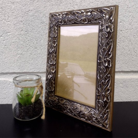Moldura com Gravação de Folhas Ornamentais para Quadros e Fotos com Fundo MDF e Vidro - 3x1,5