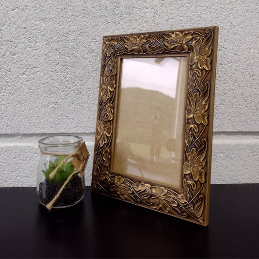 Moldura com Gravação de Folhas Ornamentais para Quadros e Fotos com Fundo MDF e Vidro - 3x1,5