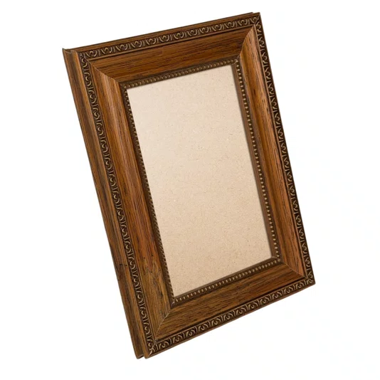 Moldura de Madeira Clássica com Detalhes Gravados para Quadros e Fotos com Fundo Mdf e Frente em PVC Antirreflexo - 3,2x1,5
