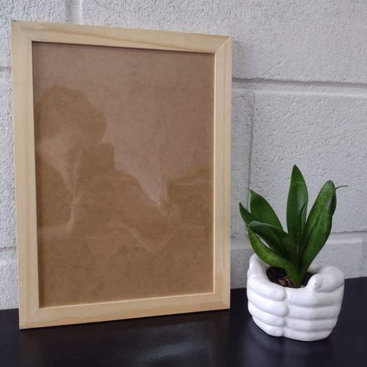 Moldura De Pinus Natural para Quadros Decorativos com Fundo MDF e Vidro 2x1