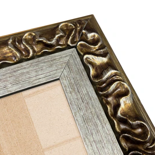Moldura Efeito Escovado Fino e Gravação de Curvas Fluidas para Quadros e Fotos com Fundo Mdf e Frente em Acetato - 7,1x2,8