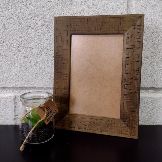 Moldura em Madeira Natural Gravada para Quadros e Fotos com Fundo MDF e PVC Antirreflexo - 3x1