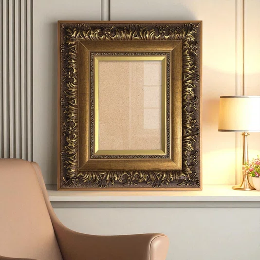 Moldura Estilo Renascentista com Perfil Interno Liso Chanfrado e Externo com Gravação Ornamental Efeito Metálico para Quadros e Fotos com Fundo Mdf e Vidro - 9,2x2,7