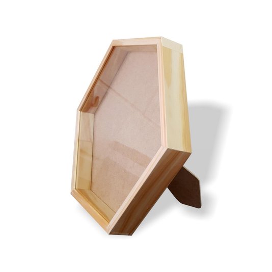 Moldura Hexagonal Caixa Alta com Vidro para Quadros Quilling e Scrapbook Mais Fundo em Mdf com Suporte - 1,5x4,5