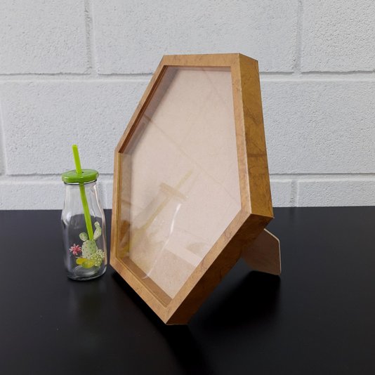 Moldura Hexagonal Caixa Alta com Vidro para Quadros Quilling e Scrapbook Mais Fundo em Mdf com Suporte - Revestida - 1,5x3