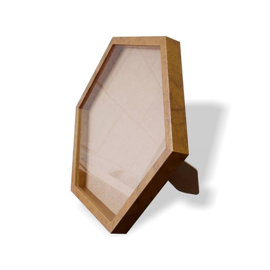 Moldura Hexagonal Caixa Alta com Vidro para Quadros Quilling e Scrapbook Mais Fundo em Mdf com Suporte - Revestida - 1,5x3