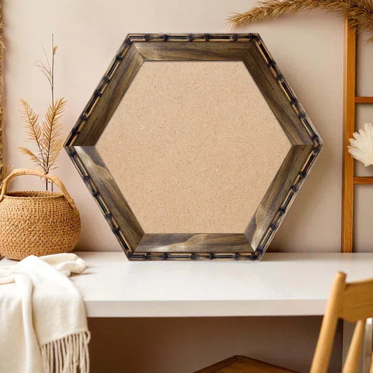 Moldura Hexagonal Chanfrada com Relevo de Bambu em Madeira Pinus para Quadros e Fotos com Fundo Mdf -  5,4x2,1