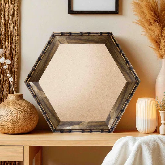 Moldura Hexagonal Chanfrada com Relevo de Bambu em Madeira Pinus para Quadros e Fotos com Fundo Mdf e Frente em PVC Antirreflexo -  5,4x2,1
