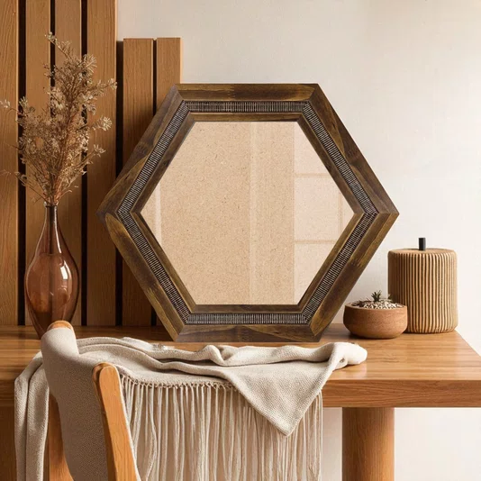 Moldura Hexagonal com Friso e Gravação de Padrão de Traços para Quadros e Fotos com Fundo Mdf e Frente em Vidro - 6,6x1,7