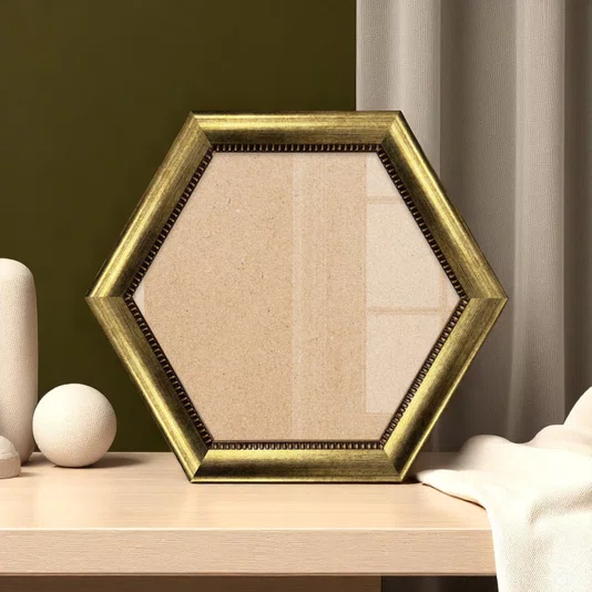 Moldura Hexagonal Com Moldura Chanfrada Com Padrão Oval Gravado Em Relevo E Efeito Aço Metal Escovado Com Fundo MDF e Frente Em Vidro -  4,6x2,1