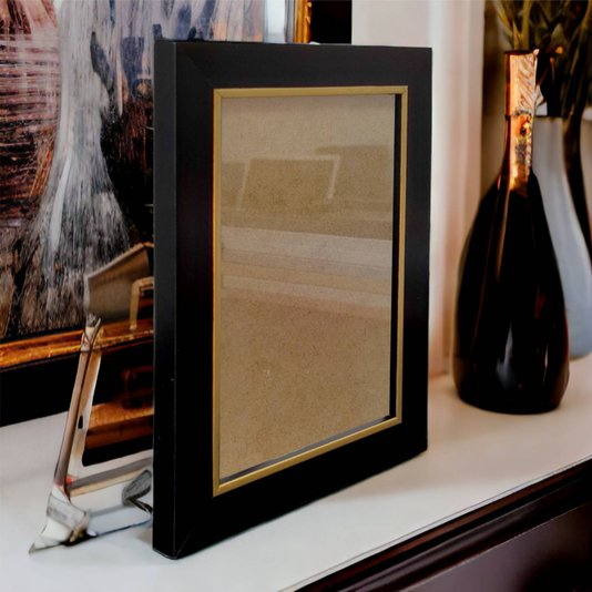 Moldura Laqueada Gesso com Filete Dourado para Quadros e Fotos com Fundo MDF e Ps Cristal Transparente - 3x1,5
