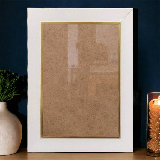 Moldura Laqueada Gesso com Filete Dourado para Quadros e Fotos com Fundo MDF e Ps Cristal Transparente - 3x1,5
