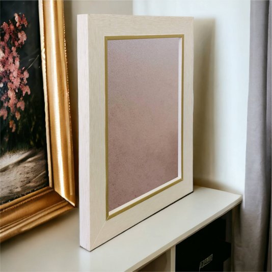 Moldura Laqueada Gesso com Filete Dourado para Quadros e Fotos com Fundo MDF e PVC Antirreflexo - 3x1,5