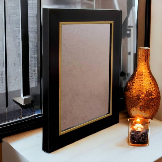 Moldura Laqueada Gesso com Filete Dourado para Quadros e Fotos com Fundo MDF e PVC Antirreflexo - 3x1,5
