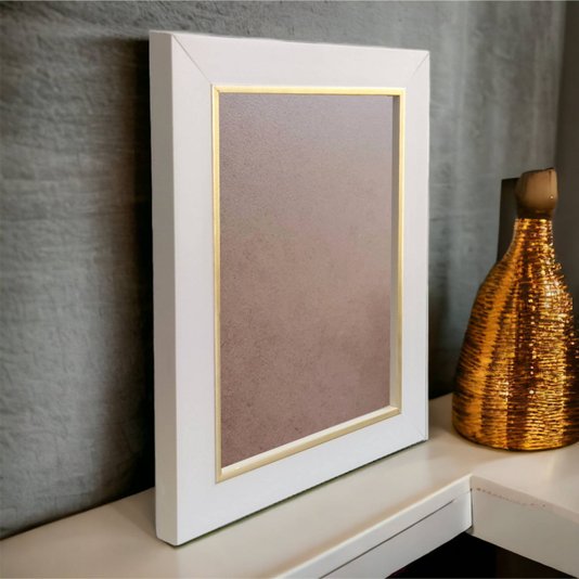 Moldura Laqueada Gesso com Filete Dourado para Quadros e Fotos com Fundo MDF e PVC Antirreflexo - 3x1,5